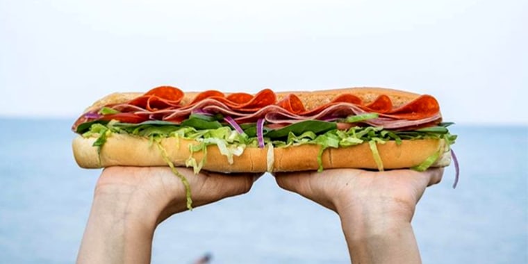 Subway Is Bringing Back Its 5 Footlong But It Won T Be Around For Long