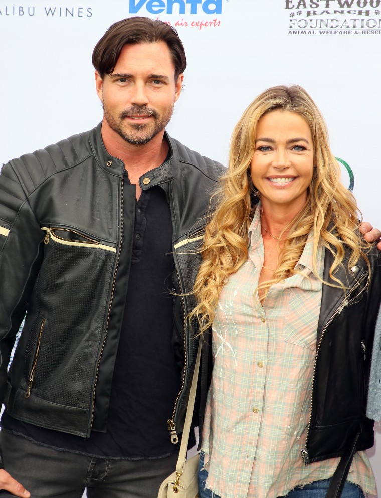 Denise Richards posts about her defense of her wedding (mini) dress