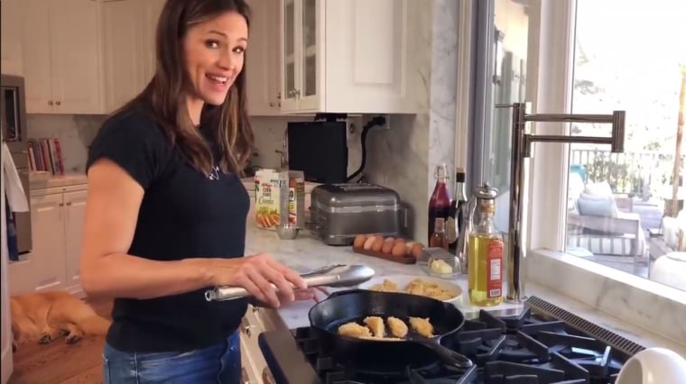 Jennifer Garner makes fish sticks