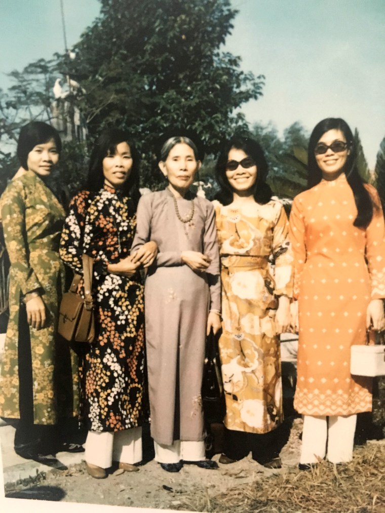 Image: Anh Le (farthest right) and her sisters and mom in Vietnam before 1975