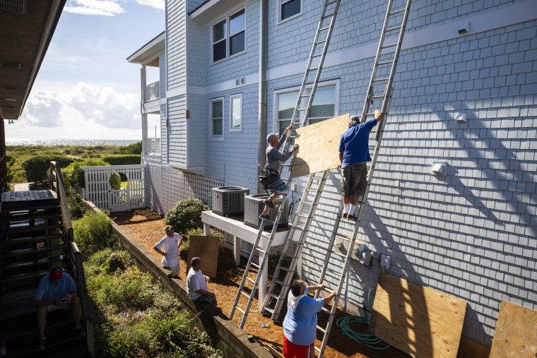 Image: Residents board up a house in Wrightsville, N.C.