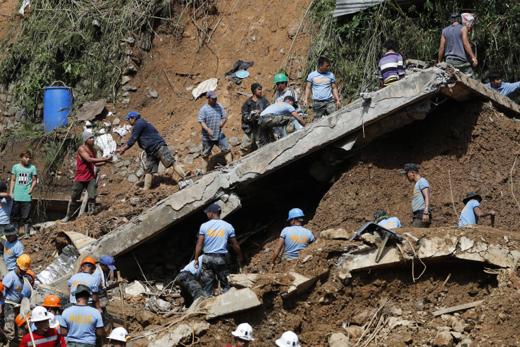 Image: People work during a rescue and retrieval operation for landslide victims caused by Typhoon Mangkhut in Ucab village