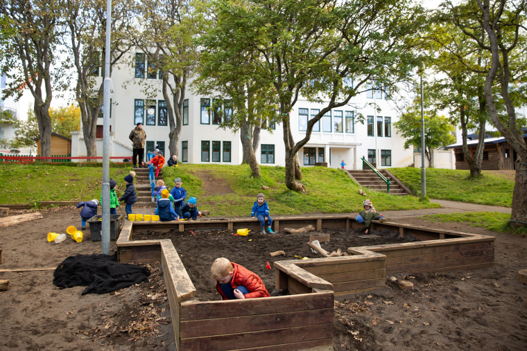Image: Boys playing outside at the Laufasborg kindergarten