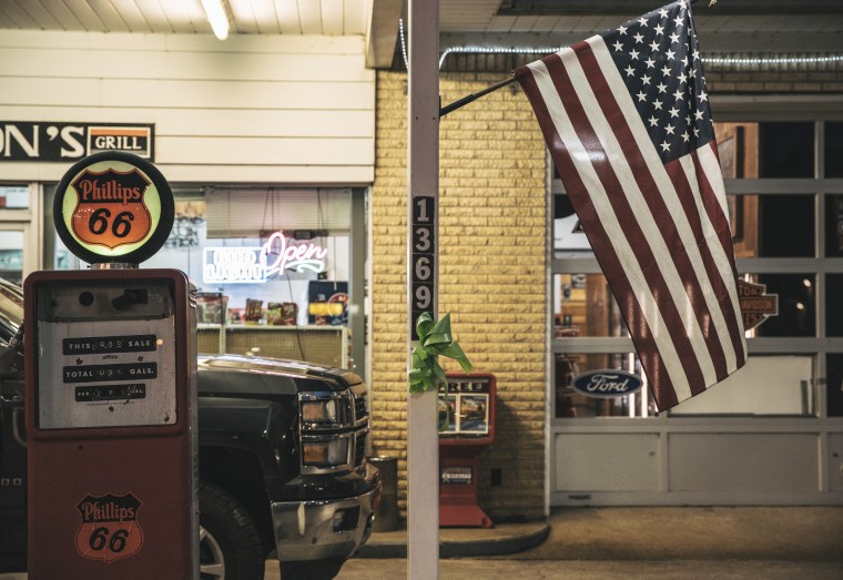 Image: Over 700 green ribbons are hung all over Big Sandy in remembrance of Sonny Melton