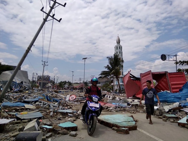 Image: Streets full of debris in Palu, on Sulawesi island, Indonesia.
