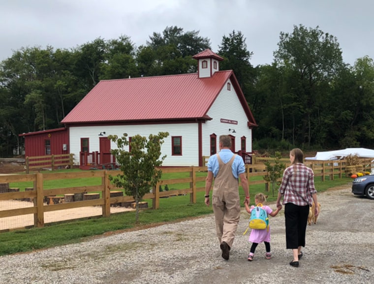 Rory Feek built a schoolhouse for his daughter, Indiana