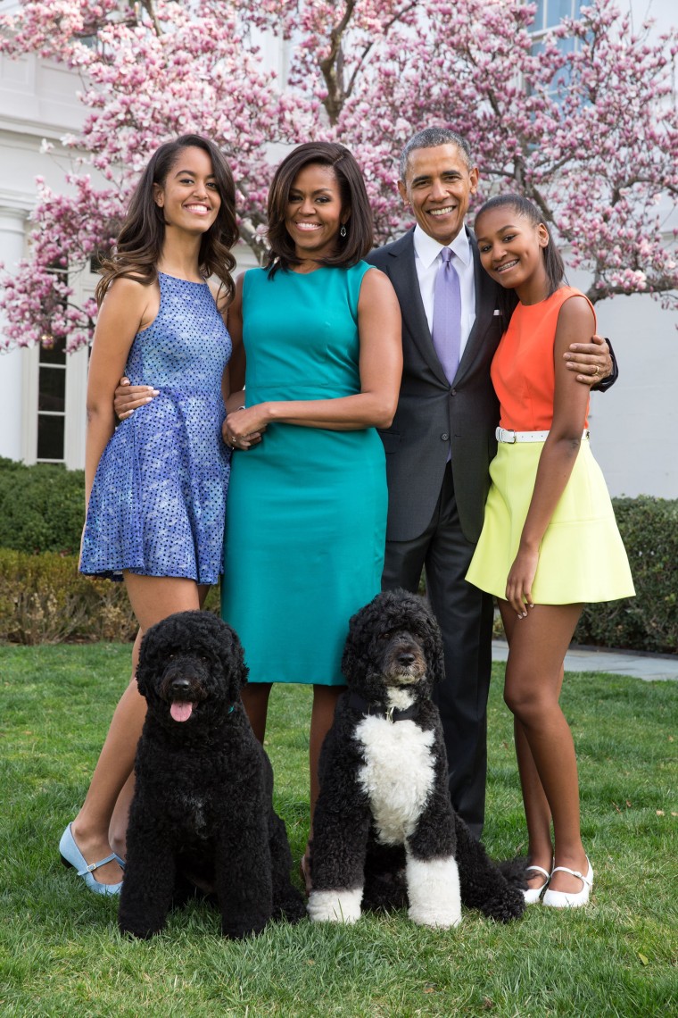 Michelle and Barack Obama with their daughters