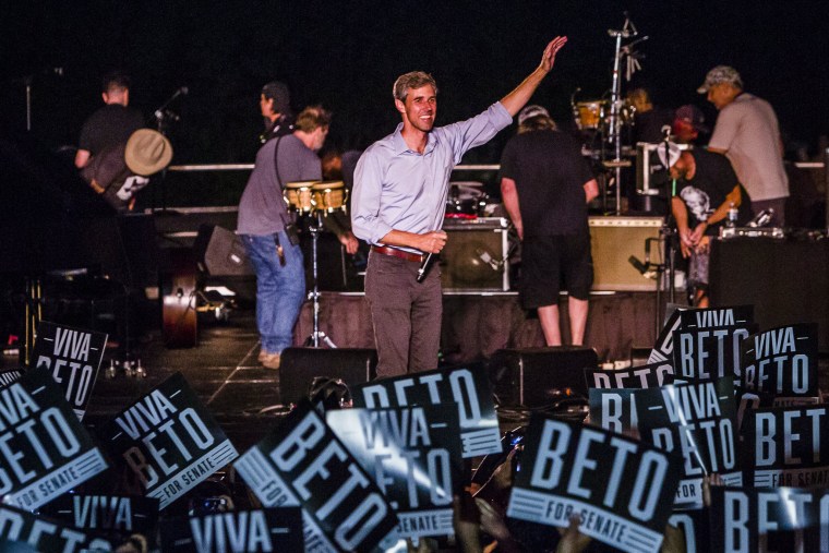 Image: Willie Nelson joins Beto O'Rourke At Campaign Rally
