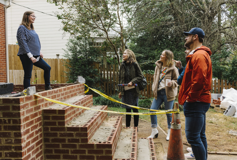 Democratic Congressional candidate, Leslie Cockburn, second left, her daughter Olivia Wilde, Jason Sudeikis and Chris Long speak with a potential voter