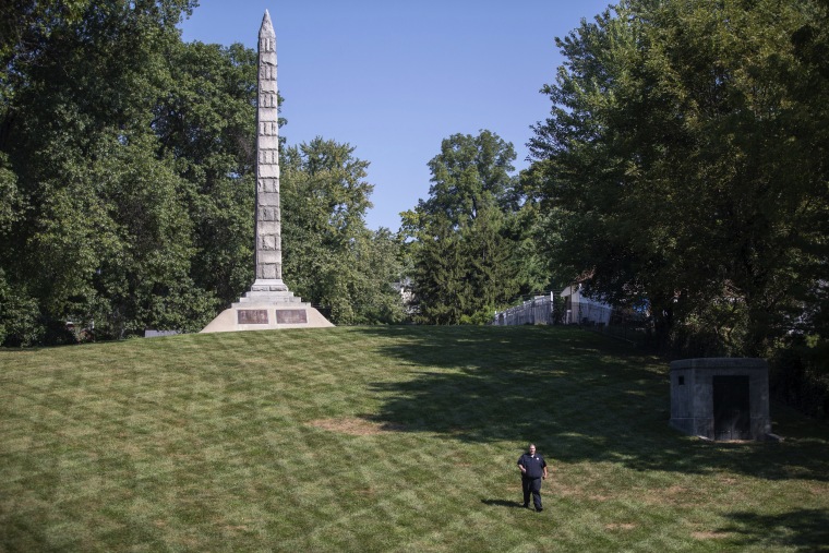 Image: Confederate cemetery security
