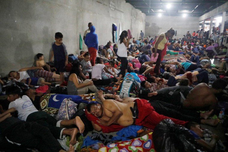 Image: Honduran migrants, part of a caravan trying to reach the U.S., rest inside a shelter during a new leg of their travel in   Tecun Uman