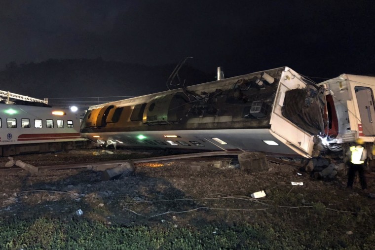 Image: Taiwan train crash