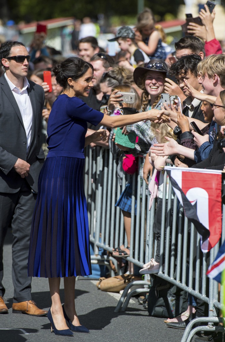 Meghan Markle blue pleated skirt