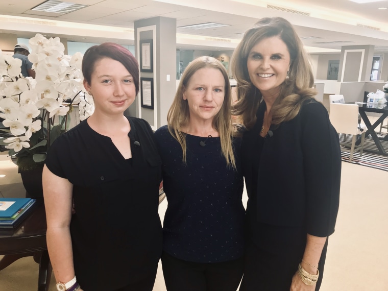 Hailey and Robyn pose for a photo with NBC's Maria Shriver.