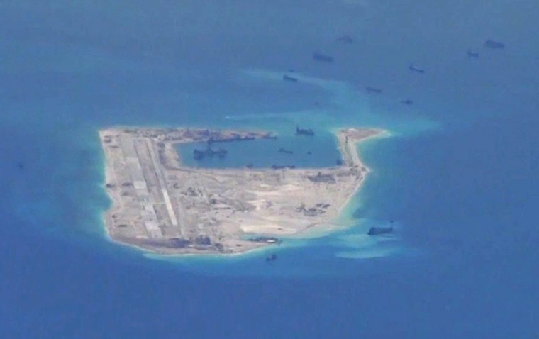 Image: Chinese dredging vessels in the South China Sea