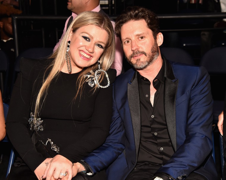 Kelly Clarkson opening up about the stars she and her husband find most relatable