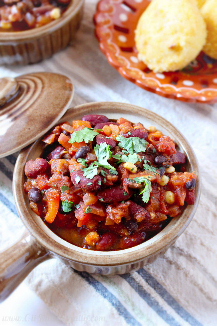 https://media-cldnry.s-nbcnews.com/image/upload/t_fit-760w,f_auto,q_auto:best/newscms/2018_45/2637731/very-veggie-3-bean-chili-c-it-nutritionally-2.jpg