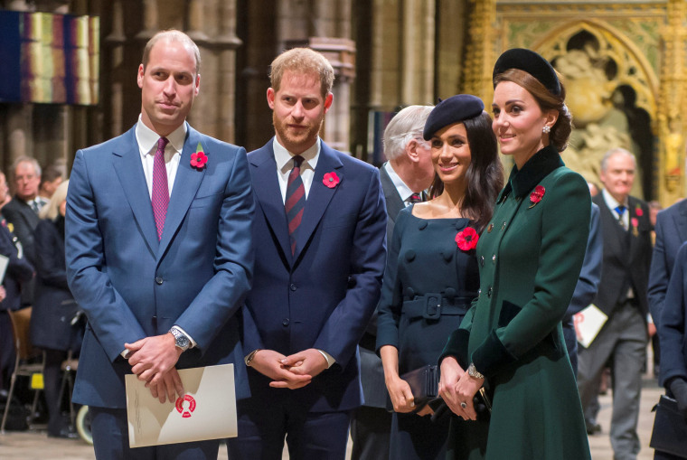 Duchess Kate is bringing the headband back