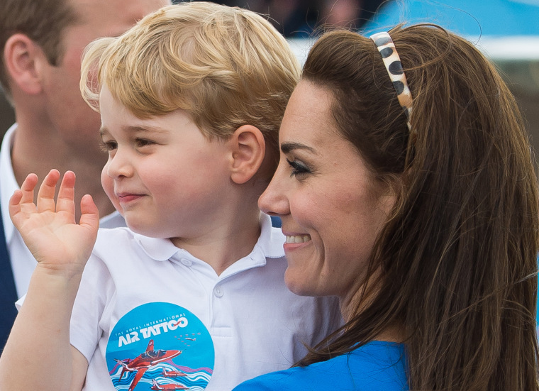 Duchess Kate is bringing the headband back