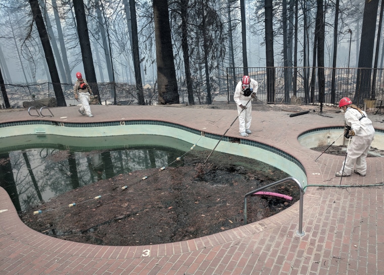 Image: Forensic investigators search a community swimming pool for victims of the Camp Fire in Paradise