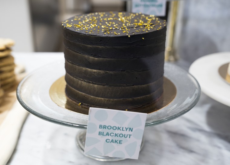 We Made a Star Gilded Blackout Cake at Ovenly's Studio ONE54 - Greenpointers