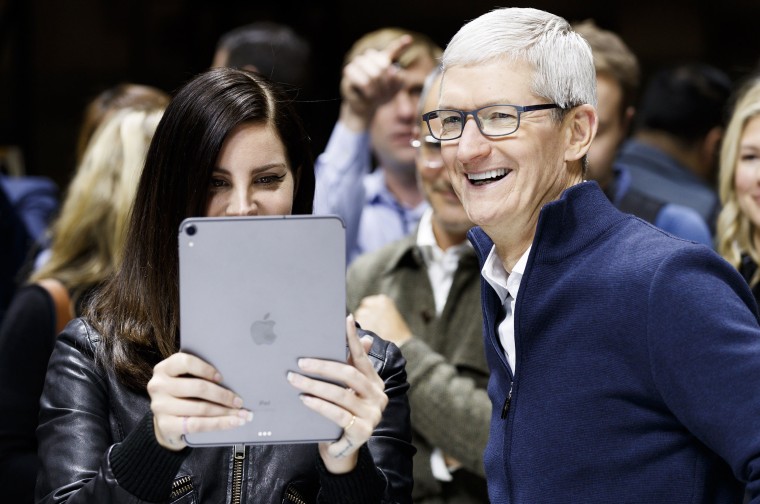 Image: Apple CEO Tim Cook and US singer Lana Del Rey look at a new iPad Pro during an Apple hands-on event in One Hanson Place