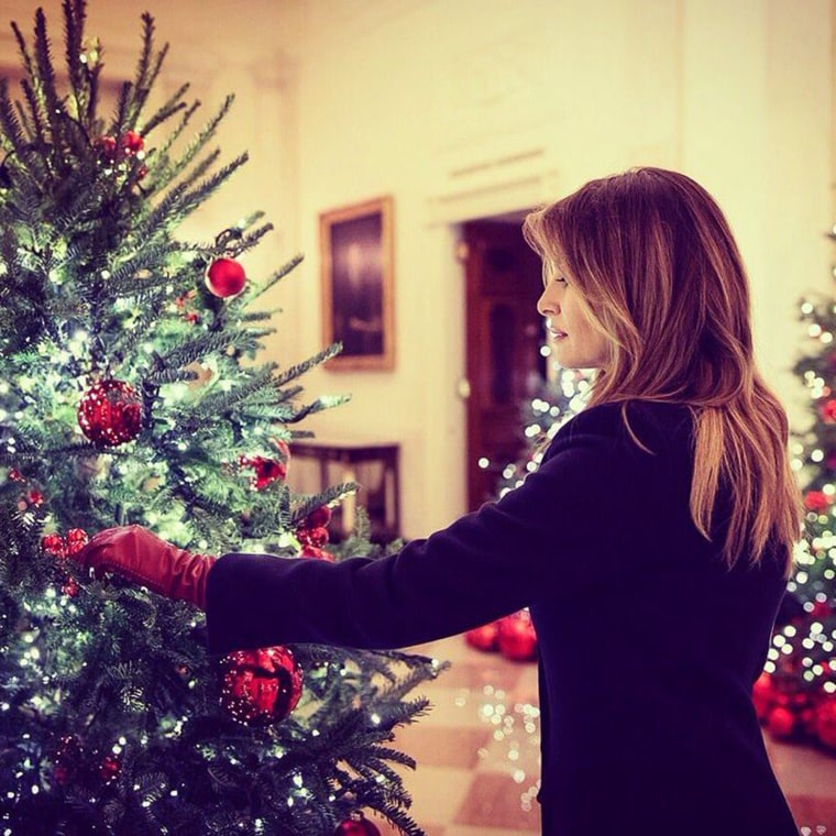 Melania unveils White House Christmas decoration