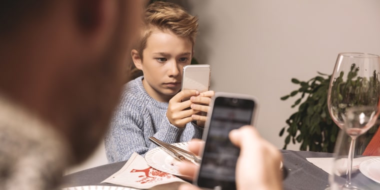 Plenty of parents have admitted to cell phone use during dinner time with their families. 