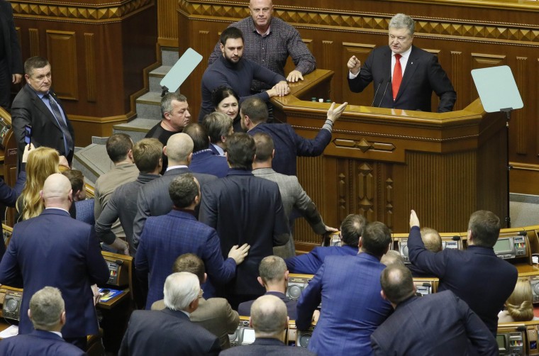 Image: Ukrainian President Petro Poroshenko speaks during a session of parliament 