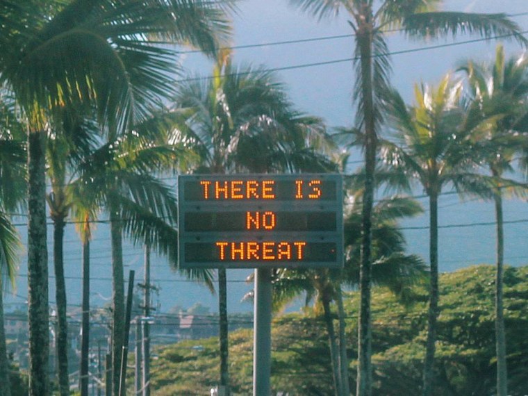 Image: An electronic sign reads "There is no threat" in Oahu, Hawaii, U.S.