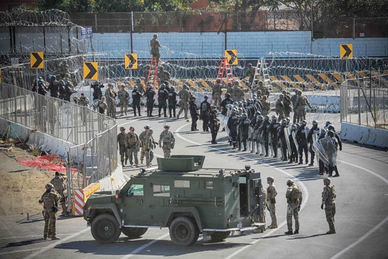 Military personel and border patrol agents at the San Ysidro border checkpoint south of San Diego, California, on Nov. 25, 2018.