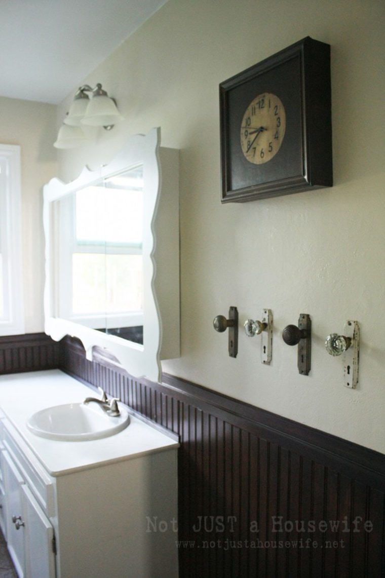 doorknobs repurposed as towel racks in bathroom