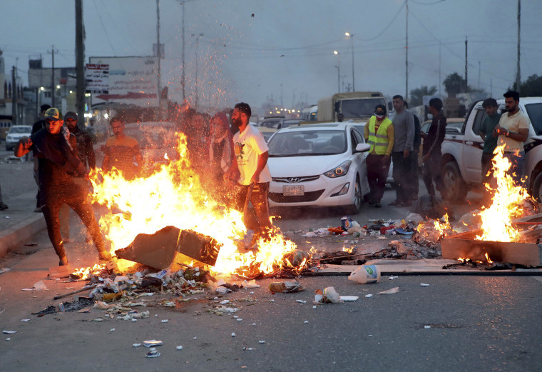 Image: Protesters burn tries in Basra, Iraq