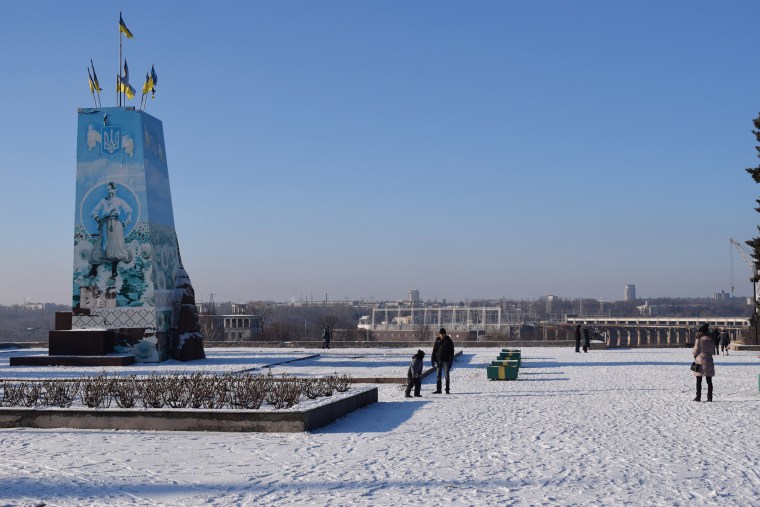 Image: Families enjoy a snowy day near the Dnieper River in Zaporizhzhia, Ukraine