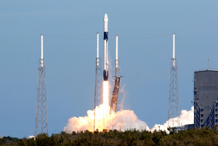 Image: A SpaceX Falcon 9 rocket with the Dragon cargo spacecraft aboard launches to the International Space Station