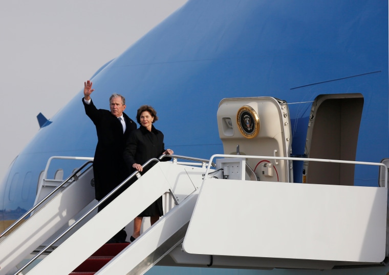 Image: Bush family depart Washington with the remains of U.S. President George W. Bush at Joint Base Andrews