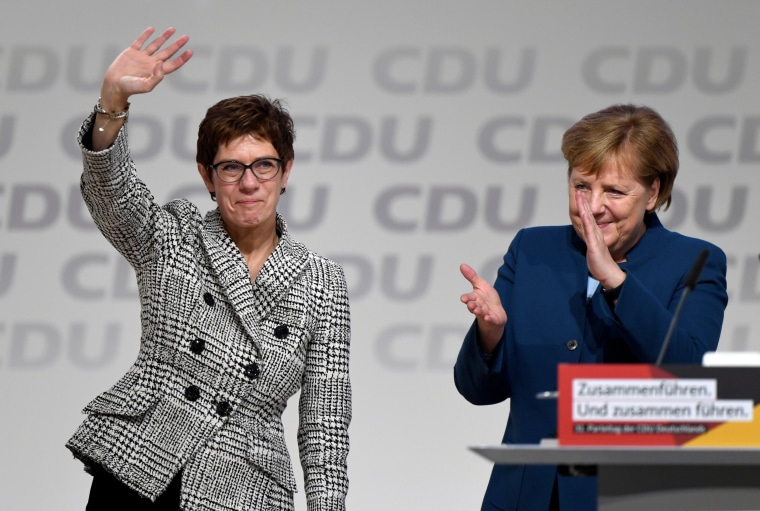 Image: Annegret Kramp-Karrenbauer and Angela Merkel