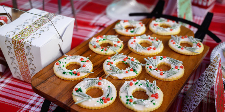 Martha Stewart's Meyer-Lemon Shortbread Wreath Cookies + Chai Snowballs + String-Light Christmas-Tree Cookies