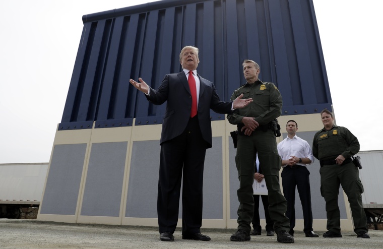 Image: Donald Trump at Border Wall