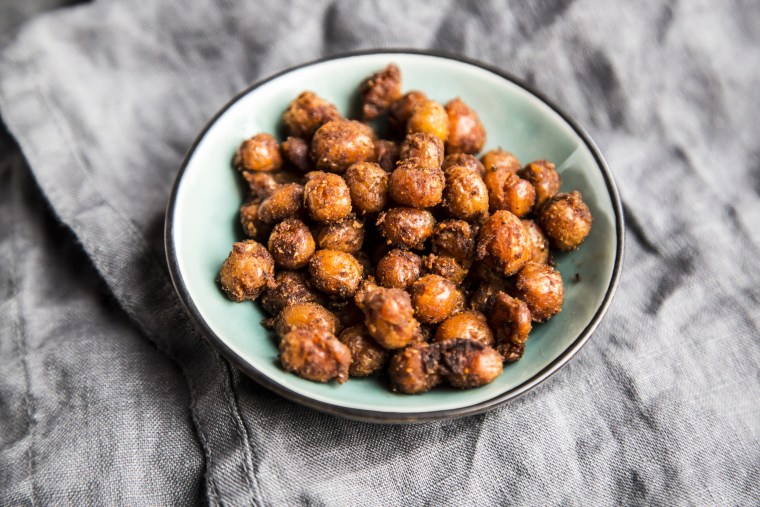 Image: Roasted chickpeas in a bowl