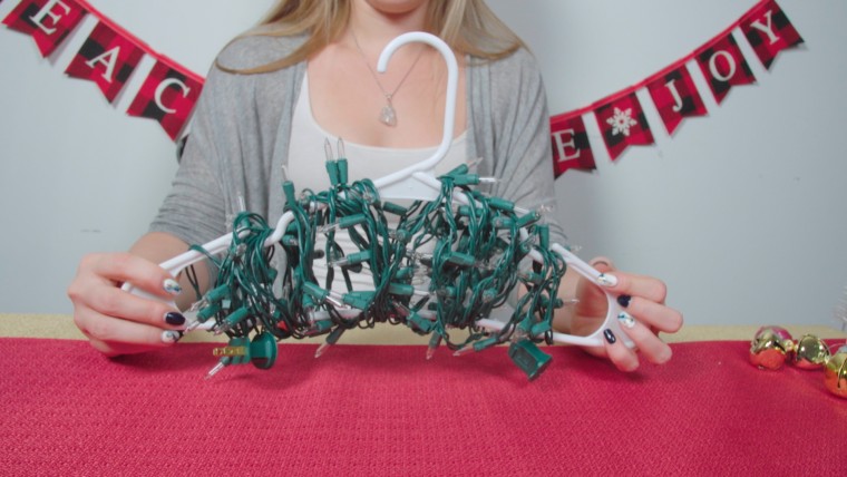3 ways to store Christmas lights so that they don't tangle