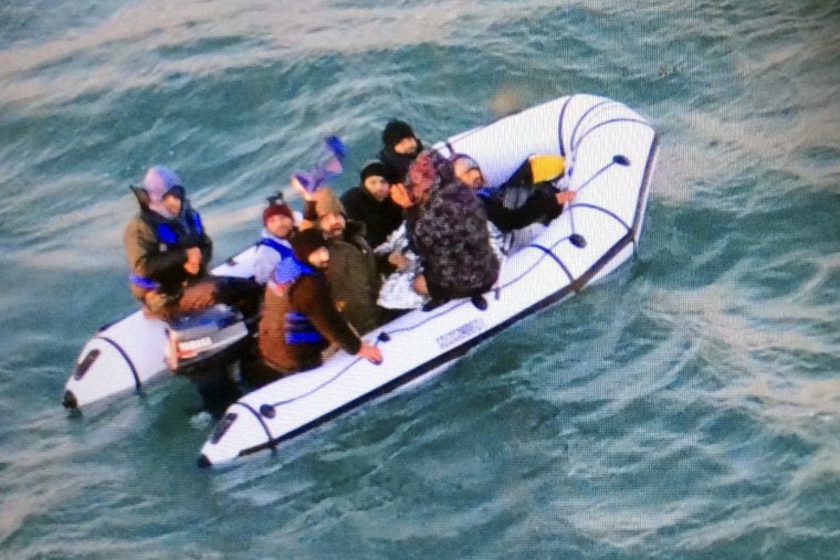Image: Migrants attempt to reach Britain