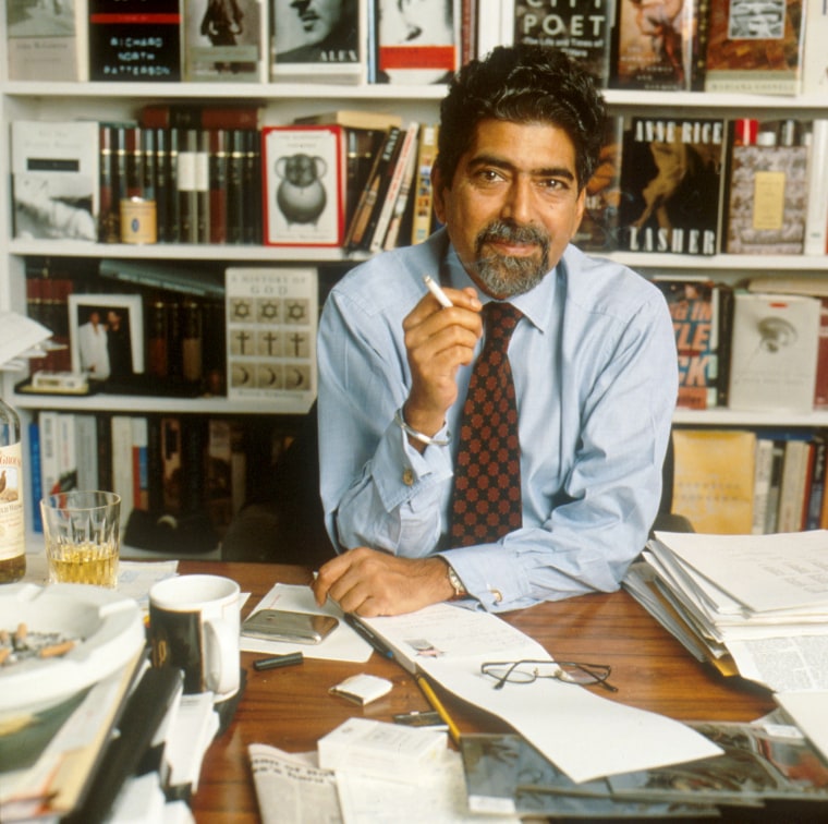 Image: Sonny Mehta, head of Alfred A. Knopf, at his desk in 2001.