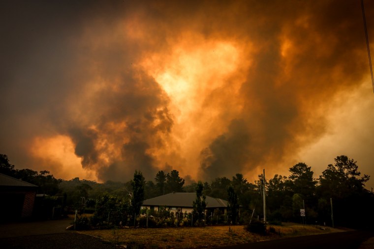 Image: Fires near Bargo, near Australia