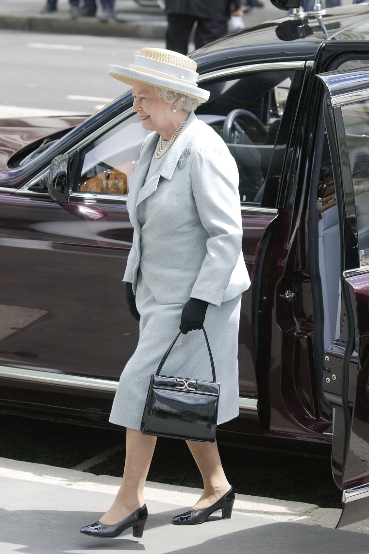 Queen Elizabeth II Purse Signals - Inside Queen Elizabeth's Purse