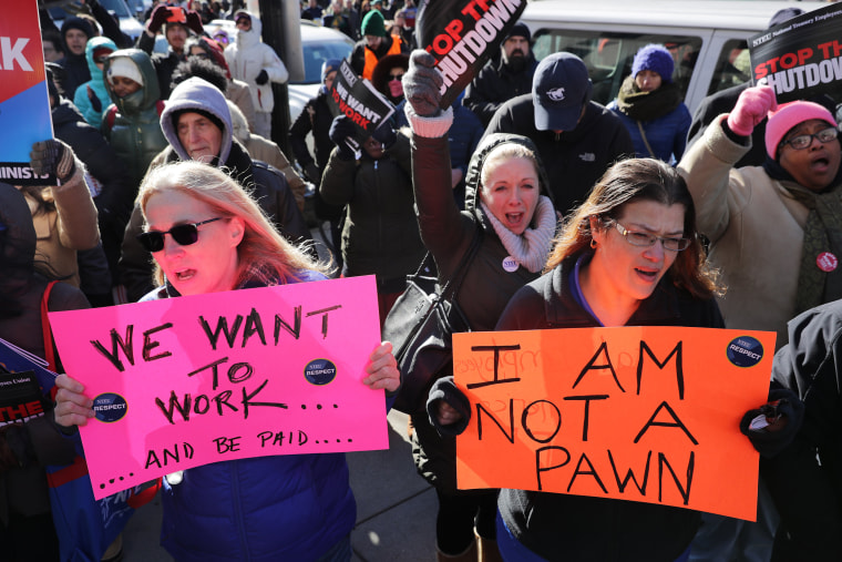 Image: Federal government workers protest