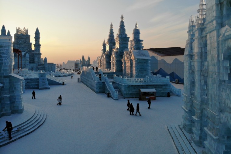 Image: TOPSHOT-CHINA-LEISURE-SNOW-ICE