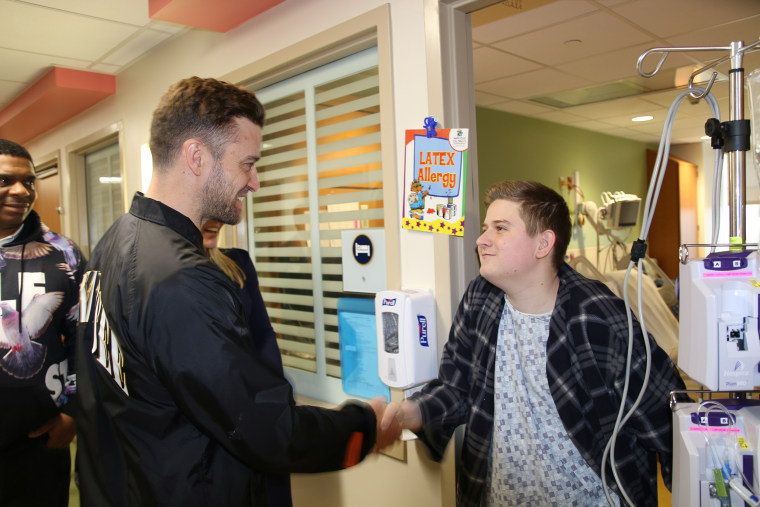 Justin Timberlake surprises patients at children's hospital