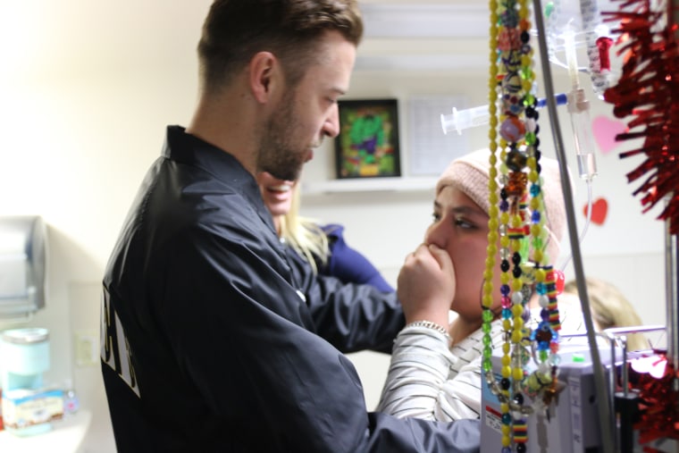 Justin Timberlake surprises patients at children's hospital