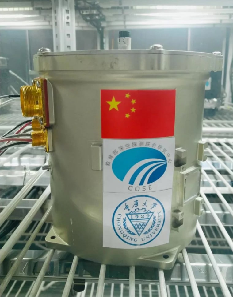 Image: The biology-experiment canister that's now on the far side of the moon aboard China's Chang'e 4 lander.